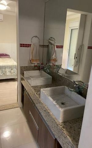 Casa de condomínio à venda com 343m², 4 quartos e 5 vagas