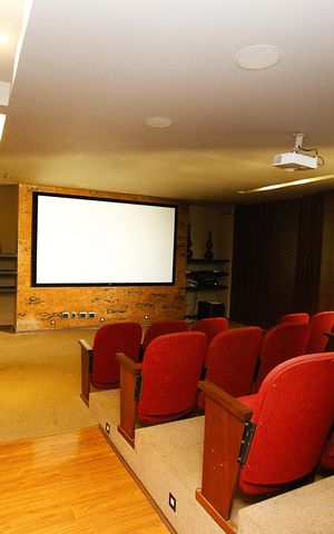 Apartamento à venda com 110m², 3 quartos e 2 vagascinema