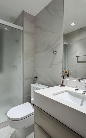 Apartamento à venda com 314m², 4 quartos e 3 vagas Apartamento à venda com 314m², 4 quartos e 3 vagasBanheiro da Suíte 2