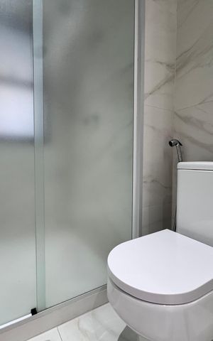 Apartamento à venda com 314m², 4 quartos e 3 vagas Apartamento à venda com 314m², 4 quartos e 3 vagasBanheiro da Suíte 1