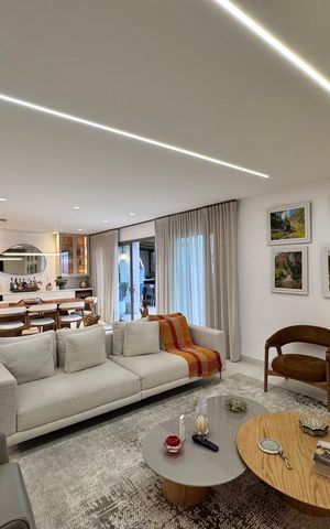 Apartamento à venda com 314m², 4 quartos e 3 vagas Apartamento à venda com 314m², 4 quartos e 3 vagasSala