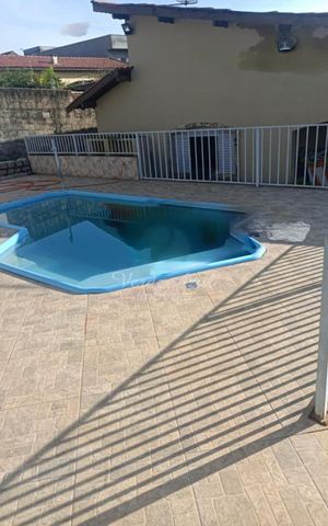 Casa à venda com 200m², 2 quartos e 4 vagas
