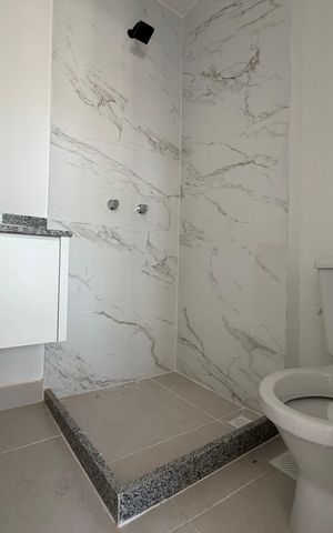 Apartamento à venda com 62m², 2 quartos e 1 vaga Apartamento à venda com 62m², 2 quartos e 1 vagaBanheiro da suíte