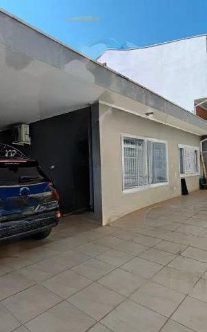 Casa à venda com 180m², 3 quartos e 4 vagas