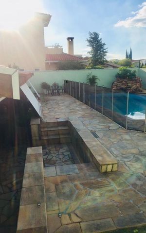 Casa de condomínio à venda com 337m², 4 quartos e 4 vagas