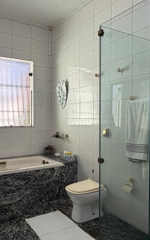 Casa para alugar com 200m², 4 quartos e 2 vagasBanheiro Social