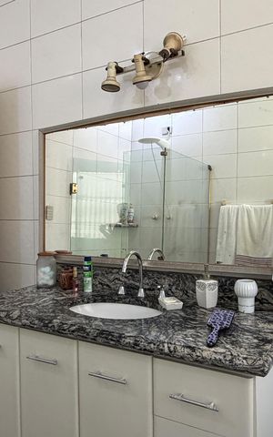 Casa para alugar com 200m², 4 quartos e 2 vagasBanheiro Social
