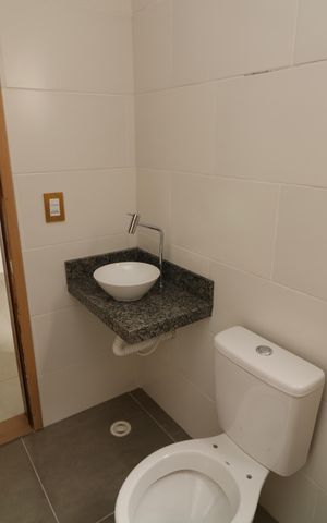 Casa à venda com 79m², 3 quartos e 2 vagasBanheiro da Suíte