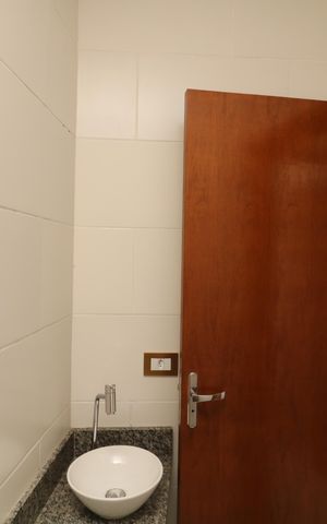Casa à venda com 79m², 3 quartos e 2 vagasBanheiro da Suíte 2
