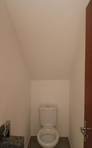 Casa à venda com 79m², 3 quartos e 2 vagasLavabo
