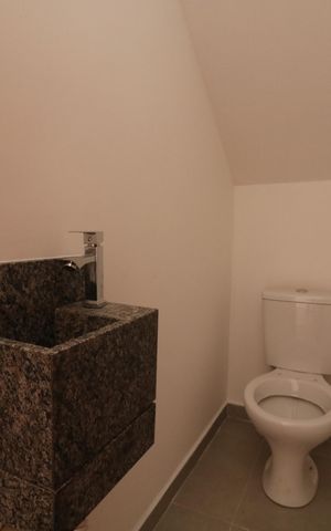 Casa à venda com 79m², 3 quartos e 2 vagasLavabo