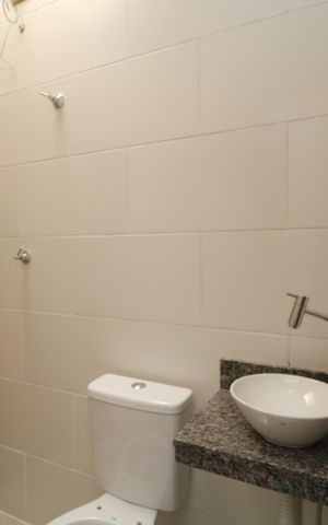 Casa à venda com 79m², 3 quartos e 2 vagasBanheiro da Suíte 2