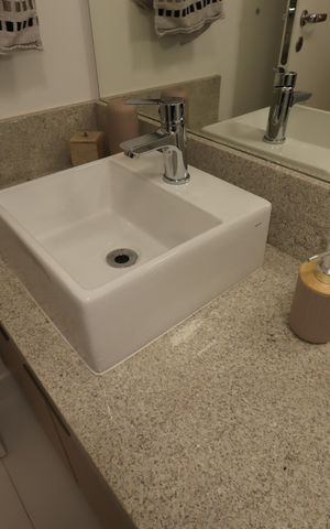 Apartamento à venda com 93m², 3 quartos e 2 vagasBanheiro da Suíte 1 - Pia