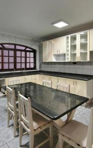 Casa à venda com 350m², 4 quartos e 4 vagas