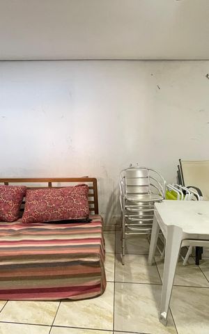 Casa à venda com 600m², 1 quarto e 8 vagas Casa à venda com 600m², 1 quarto e 8 vagasSala