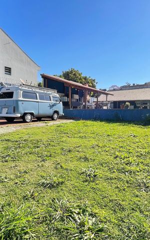Casa à venda com 600m², 1 quarto e 8 vagas Casa à venda com 600m², 1 quarto e 8 vagasQuintal/ Garagem
