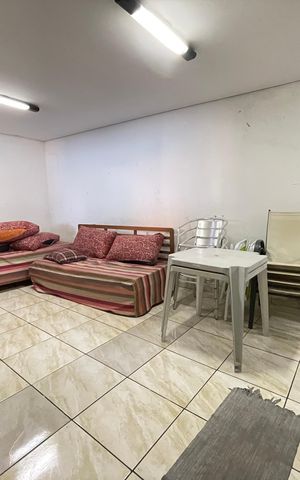 Casa à venda com 600m², 1 quarto e 8 vagas Casa à venda com 600m², 1 quarto e 8 vagasSala