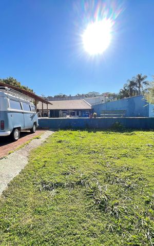 Casa à venda com 600m², 1 quarto e 8 vagas Casa à venda com 600m², 1 quarto e 8 vagasQuintal/ Garagem