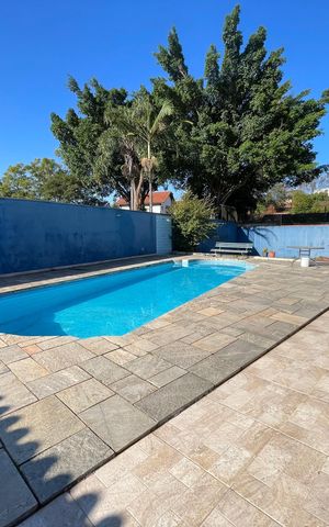 Casa à venda com 600m², 1 quarto e 8 vagas Casa à venda com 600m², 1 quarto e 8 vagasPiscina