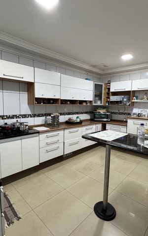 Casa à venda com 217m², 4 quartos e 2 vagas