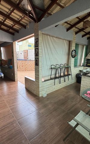 Casa à venda com 217m², 4 quartos e 2 vagas