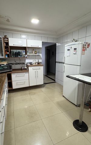 Casa à venda com 217m², 4 quartos e 2 vagas