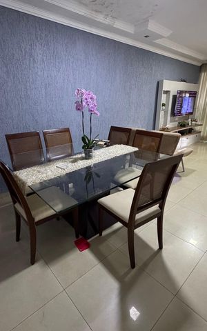 Casa à venda com 217m², 4 quartos e 2 vagas