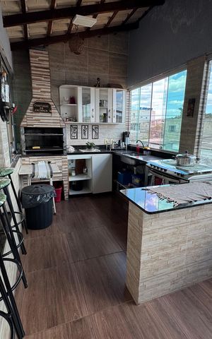 Casa à venda com 217m², 4 quartos e 2 vagas