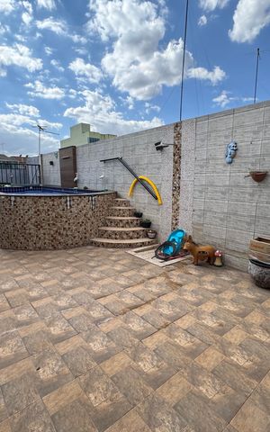 Casa à venda com 217m², 4 quartos e 2 vagas