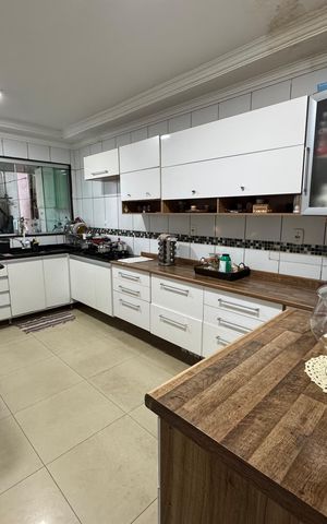 Casa à venda com 217m², 4 quartos e 2 vagas