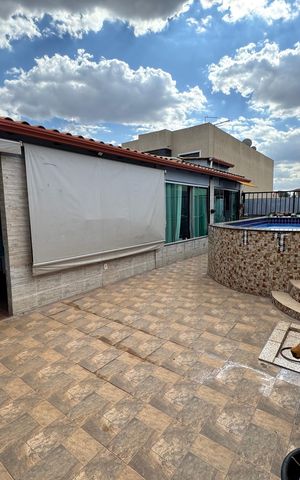 Casa à venda com 217m², 4 quartos e 2 vagas