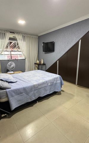 Casa à venda com 217m², 4 quartos e 2 vagas