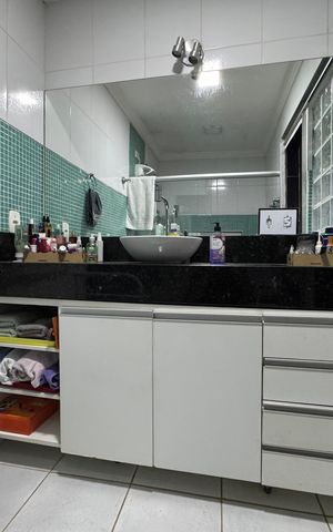 Casa à venda com 217m², 4 quartos e 2 vagas