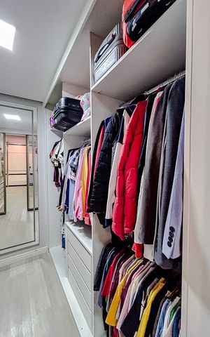 Casa para alugar com 250m², 3 quartos e 3 vagasCloset da suíte