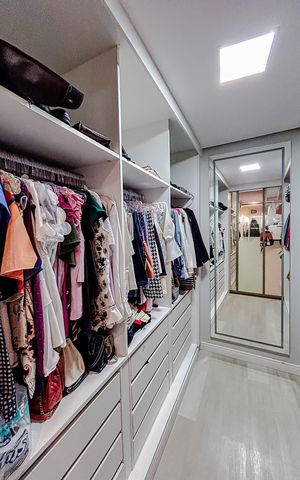 Casa para alugar com 250m², 3 quartos e 3 vagasCloset da suíte