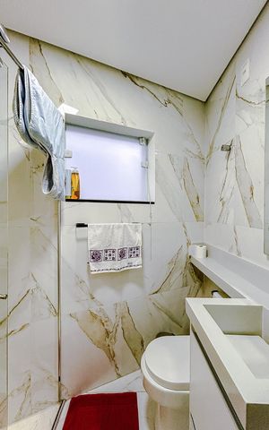 Casa para alugar com 250m², 3 quartos e 3 vagasBanheiro social 