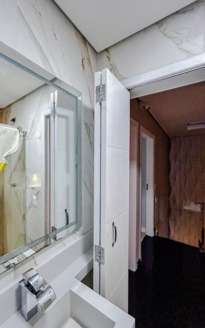 Casa para alugar com 250m², 3 quartos e 3 vagasBanheiro social 