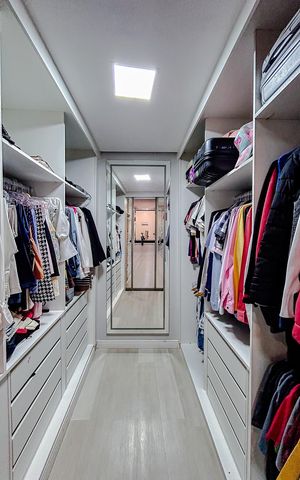 Casa para alugar com 250m², 3 quartos e 3 vagasCloset da suíte
