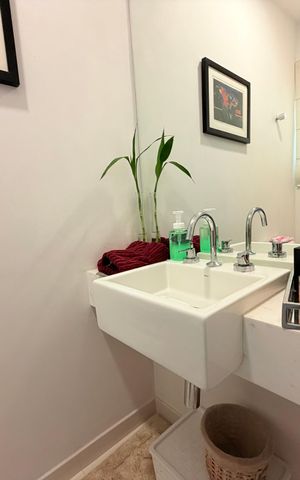 Casa de condomínio para alugar com 180m², 4 quartos e 2 vagas Casa de condomínio para alugar com 180m², 4 quartos e 2 vagasLavabo
