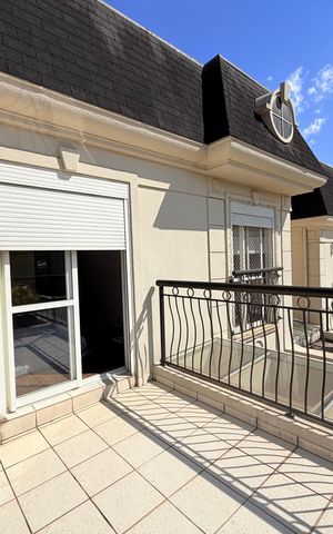 Casa de condomínio para alugar com 180m², 4 quartos e 2 vagas Casa de condomínio para alugar com 180m², 4 quartos e 2 vagasVaranda suíte