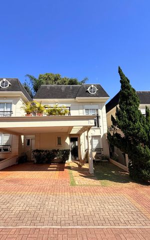 Casa de condomínio para alugar com 180m², 4 quartos e 2 vagas Casa de condomínio para alugar com 180m², 4 quartos e 2 vagasFrente