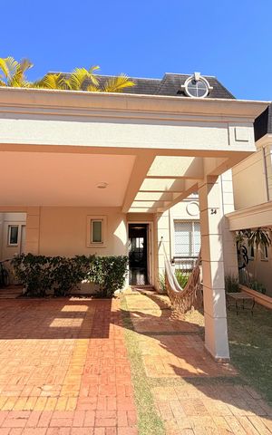 Casa de condomínio para alugar com 180m², 4 quartos e 2 vagas Casa de condomínio para alugar com 180m², 4 quartos e 2 vagasFrente