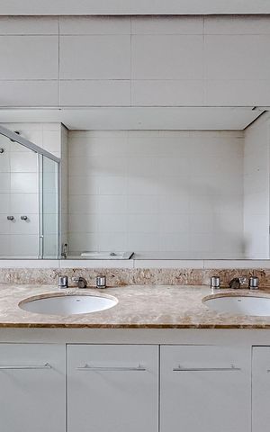 Apartamento para alugar com 315m², 4 quartos e 5 vagasBanheiro da Suíte 2