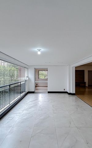 Apartamento para alugar com 315m², 4 quartos e 5 vagasVaranda