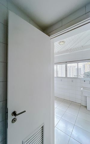 Apartamento para alugar com 315m², 4 quartos e 5 vagasBanheiro de serviço