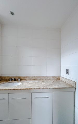 Apartamento para alugar com 315m², 4 quartos e 5 vagasBanheiro da Suíte 1