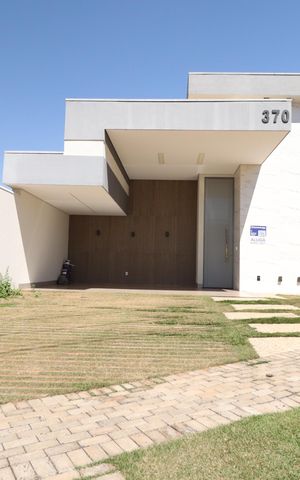 Casa de condomínio para alugar com 210m², 3 quartos e 4 vagasPlaquinha