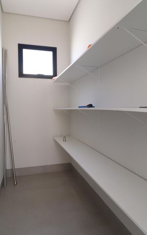 Casa de condomínio para alugar com 210m², 3 quartos e 4 vagasCozinha - Dispensa