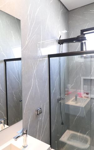 Casa de condomínio para alugar com 210m², 3 quartos e 4 vagasBanheiro do Quarto 3