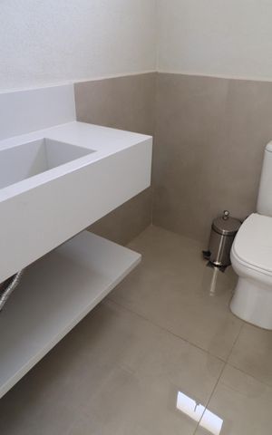 Casa de condomínio para alugar com 210m², 3 quartos e 4 vagasLavabo